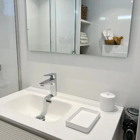 Modern New Apartment, Sea View And Private Parking Marbella