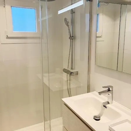 Apartment Modern New Apartment, Sea View And Private Parking