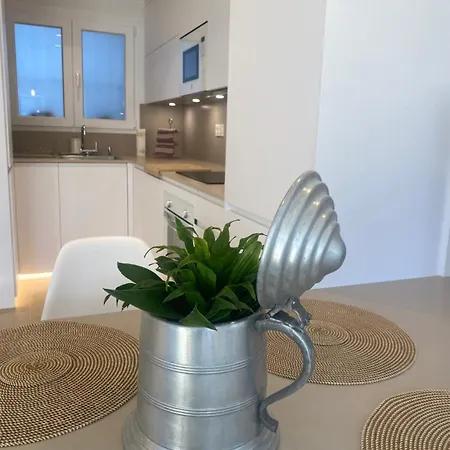 Modern New Apartment, Sea View And Private Parking *